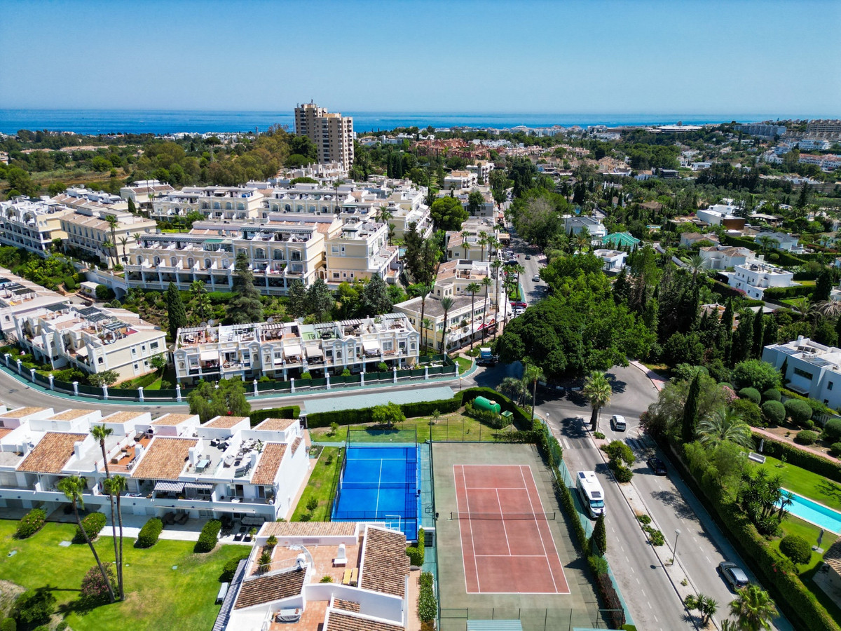 2 Bed Apartment for sale in Nueva Andalucía Costa Del Sol, Málaga, Spain