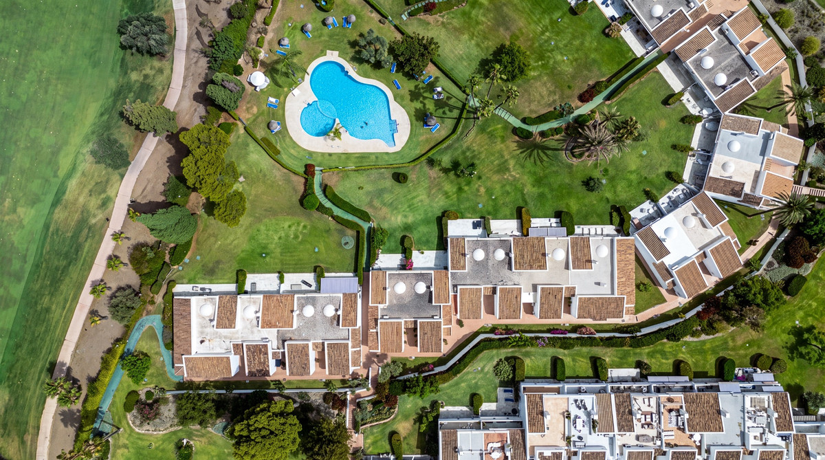 2 Bed Apartment for sale in Nueva Andalucía Costa Del Sol, Málaga, Spain