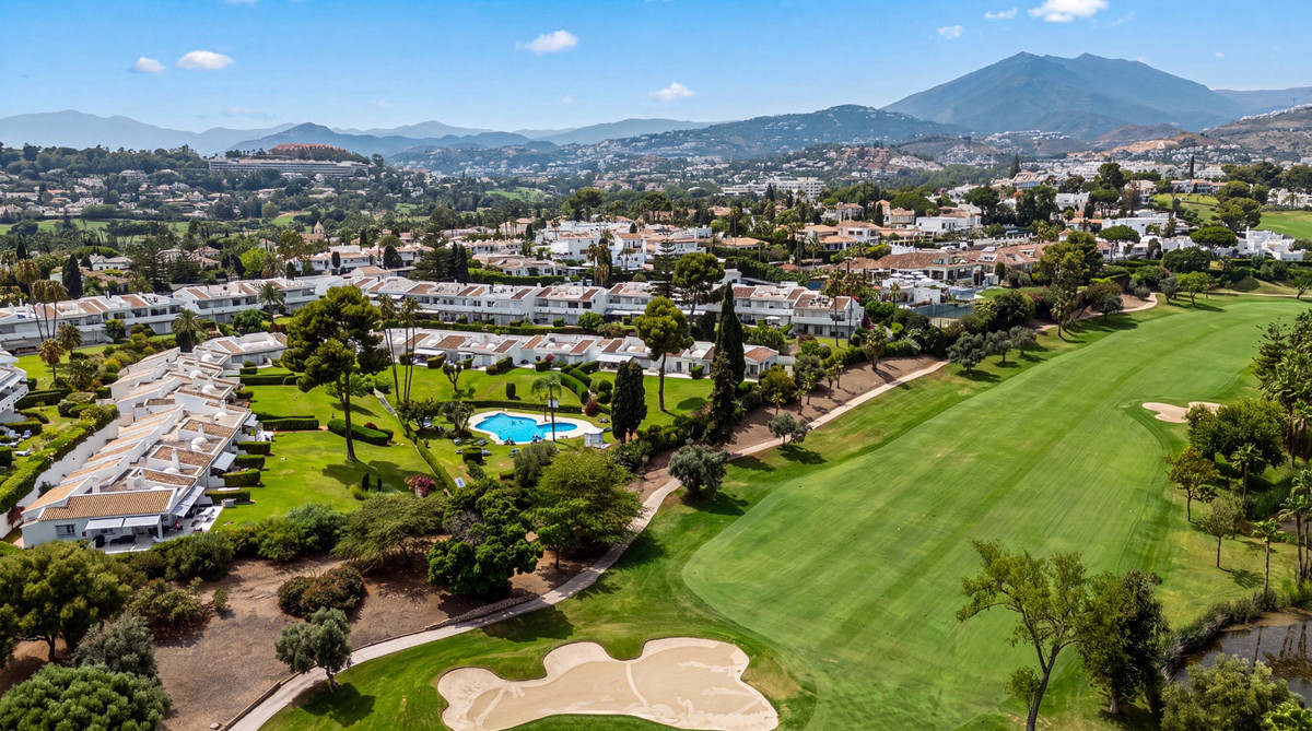 2 Bed Apartment for sale in Nueva Andalucía Costa Del Sol, Málaga, Spain