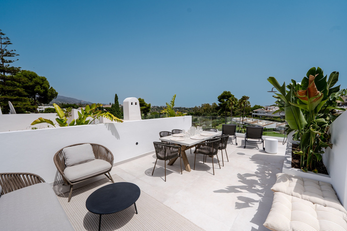 2 Bed Apartment for sale in Nueva Andalucía Costa Del Sol, Málaga, Spain