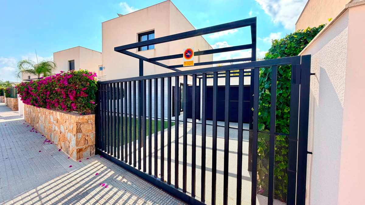 4 Bed Townhouse for sale in Los Montesinos Costa Blanca, Alicante, Spain