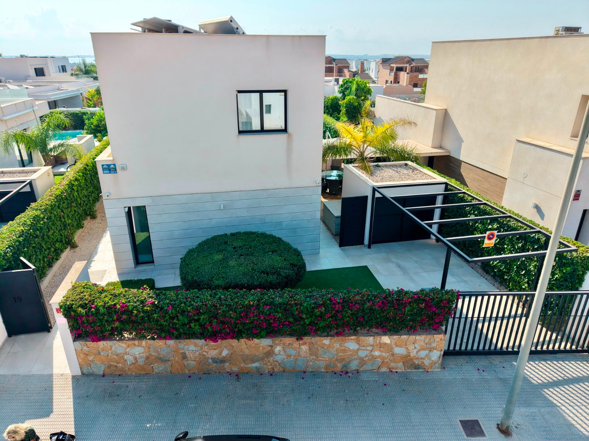 4 Bed Townhouse for sale in Los Montesinos Costa Blanca, Alicante, Spain