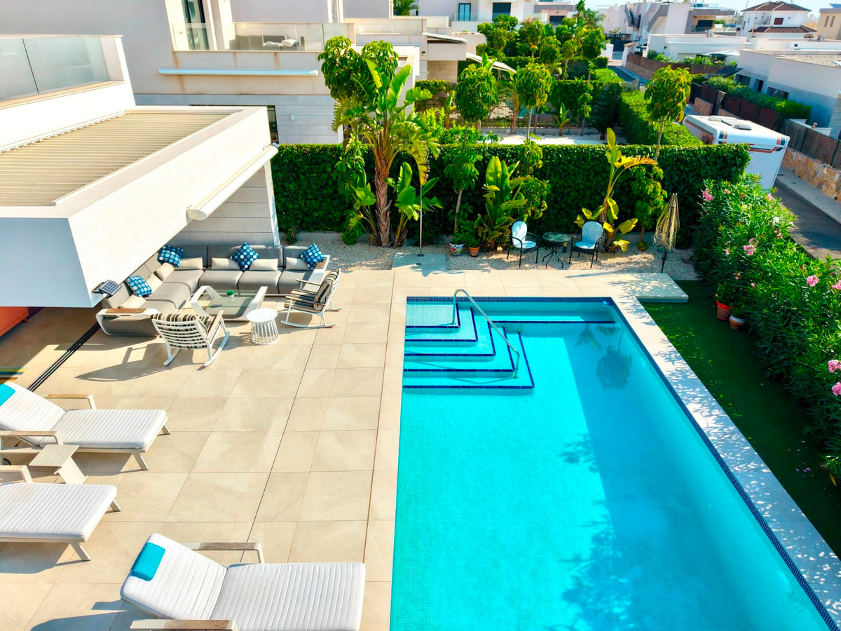 4 Bed Townhouse for sale in Los Montesinos Costa Blanca, Alicante, Spain