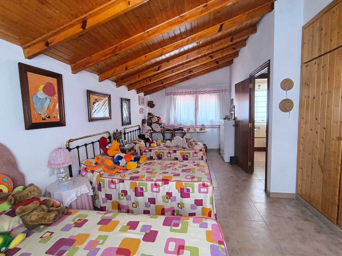 7 Bed Townhouse for sale in Villena Costa Blanca, Alicante, Spain