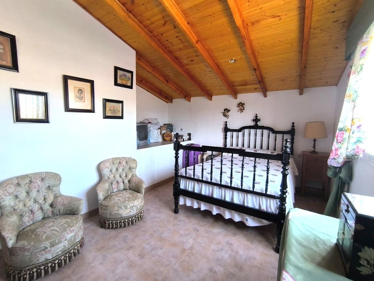 7 Bed Townhouse for sale in Villena Costa Blanca, Alicante, Spain