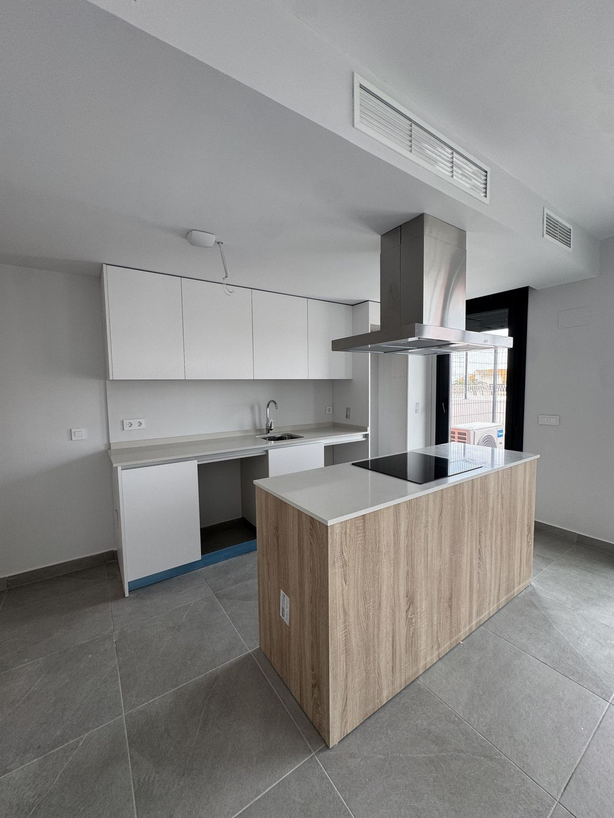 Se vende Apartamento Planta Baja de 3 dormitorios en Costa Del Sol, Málaga, España