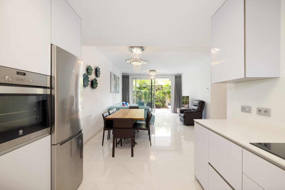 3 Bed Apartment for sale in Estepona Costa Del Sol, Málaga, Spain