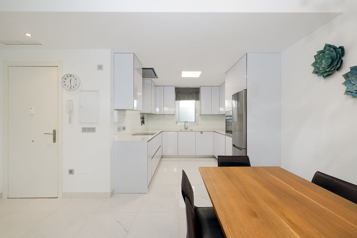 3 Bed Apartment for sale in Estepona Costa Del Sol, Málaga, Spain