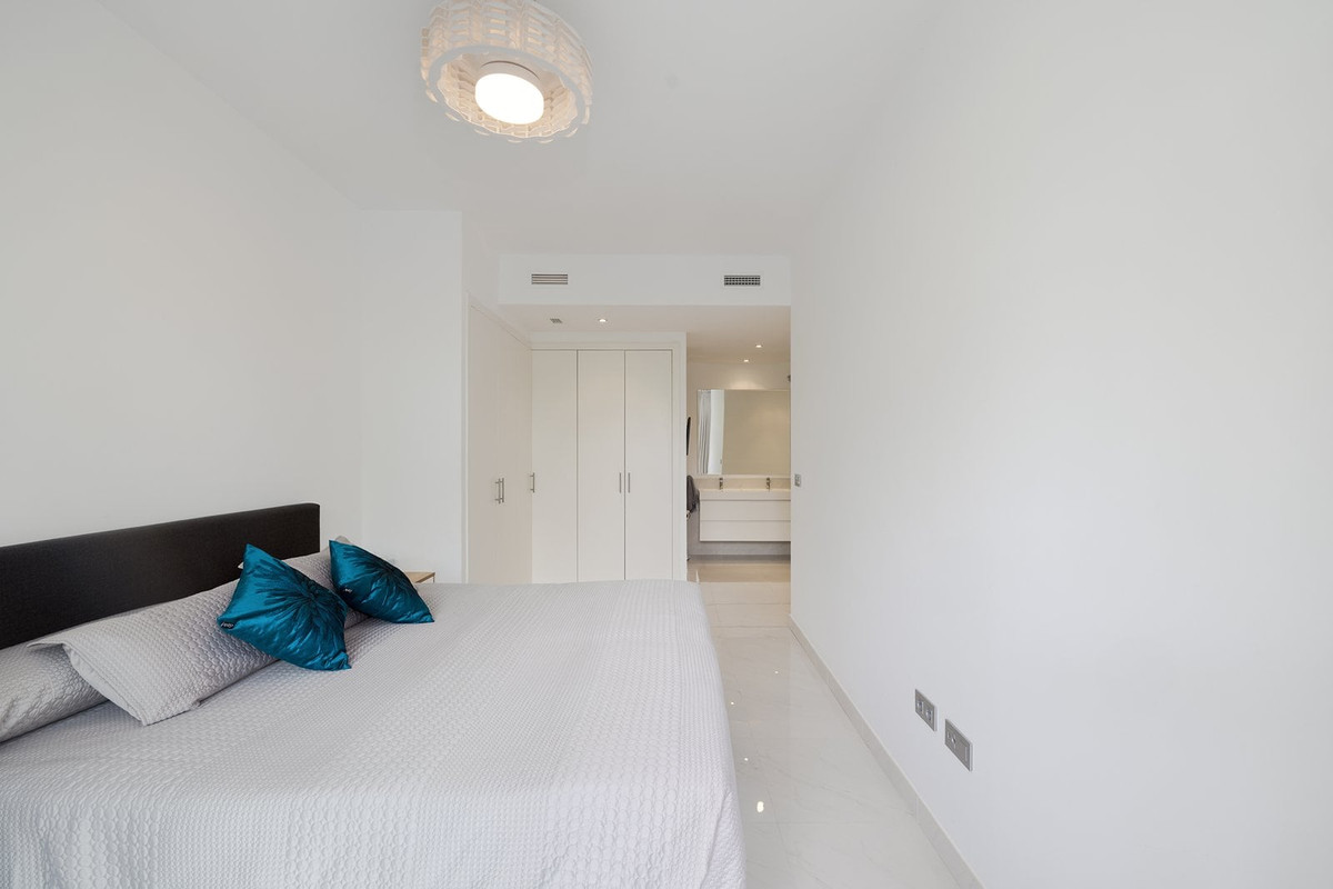 3 Bed Apartment for sale in Estepona Costa Del Sol, Málaga, Spain