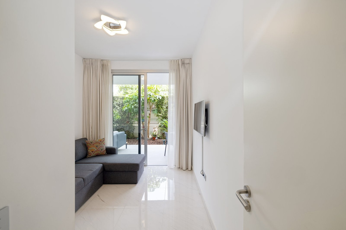 3 Bed Apartment for sale in Estepona Costa Del Sol, Málaga, Spain
