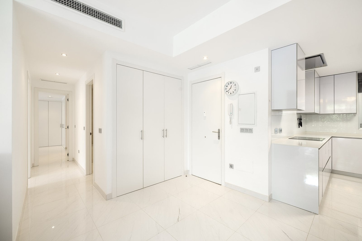 3 Bed Apartment for sale in Estepona Costa Del Sol, Málaga, Spain