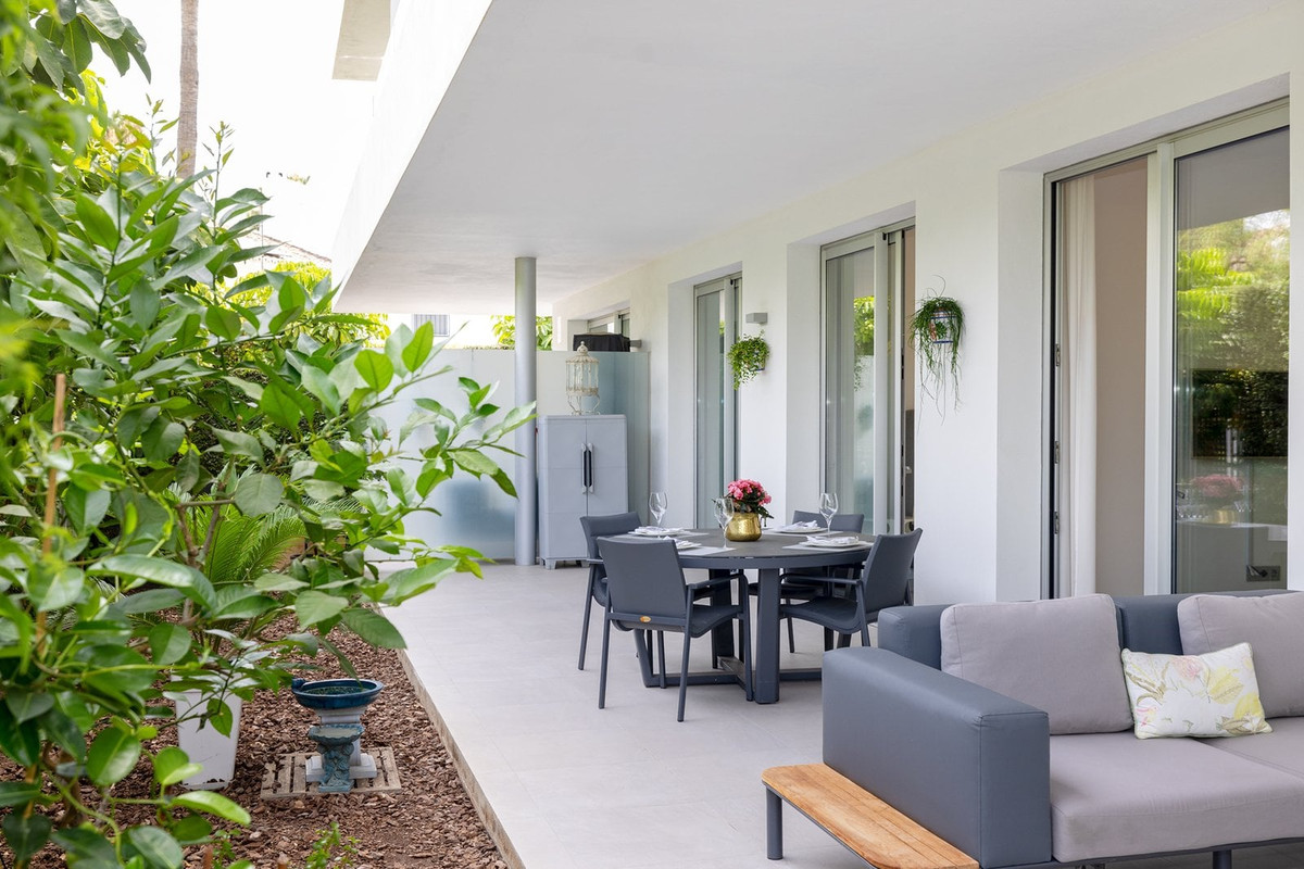 3 Bed Apartment for sale in Estepona Costa Del Sol, Málaga, Spain