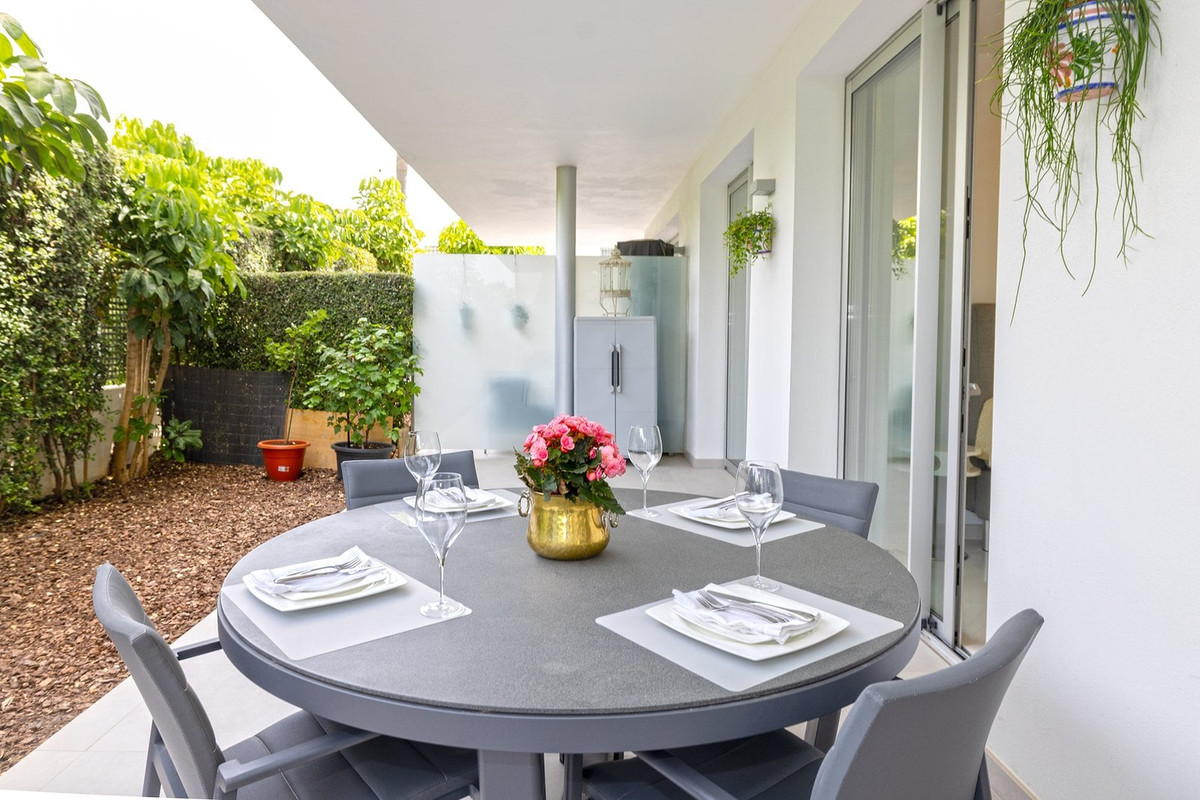 3 Bed Apartment for sale in Estepona Costa Del Sol, Málaga, Spain