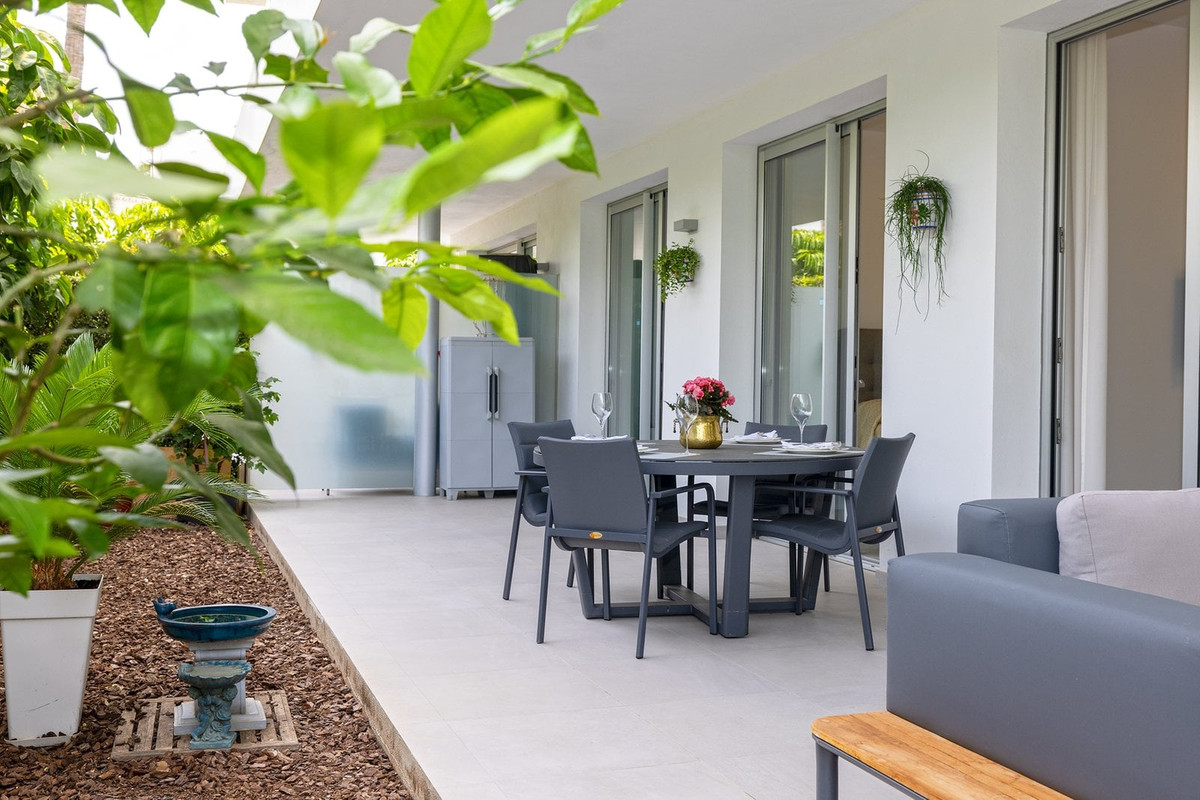3 Bed Apartment for sale in Estepona Costa Del Sol, Málaga, Spain