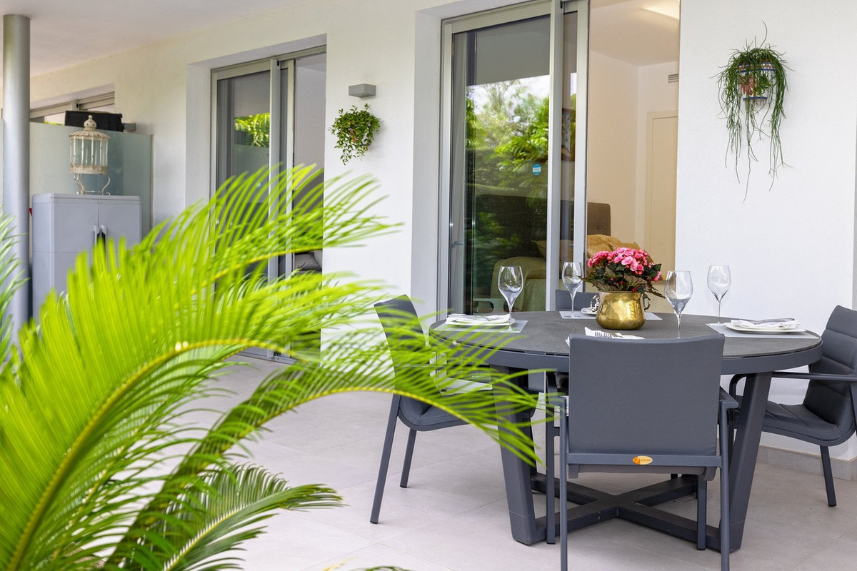 3 Bed Apartment for sale in Estepona Costa Del Sol, Málaga, Spain