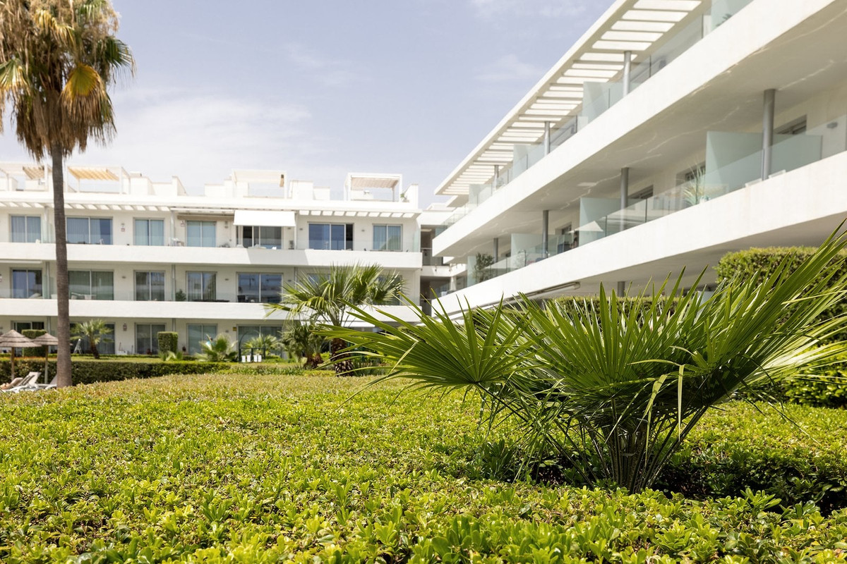 3 Bed Apartment for sale in Estepona Costa Del Sol, Málaga, Spain