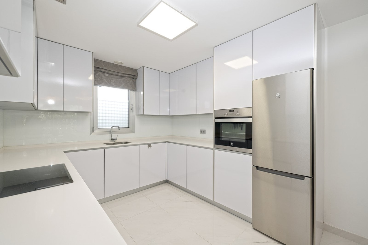 3 Bed Apartment for sale in Estepona Costa Del Sol, Málaga, Spain
