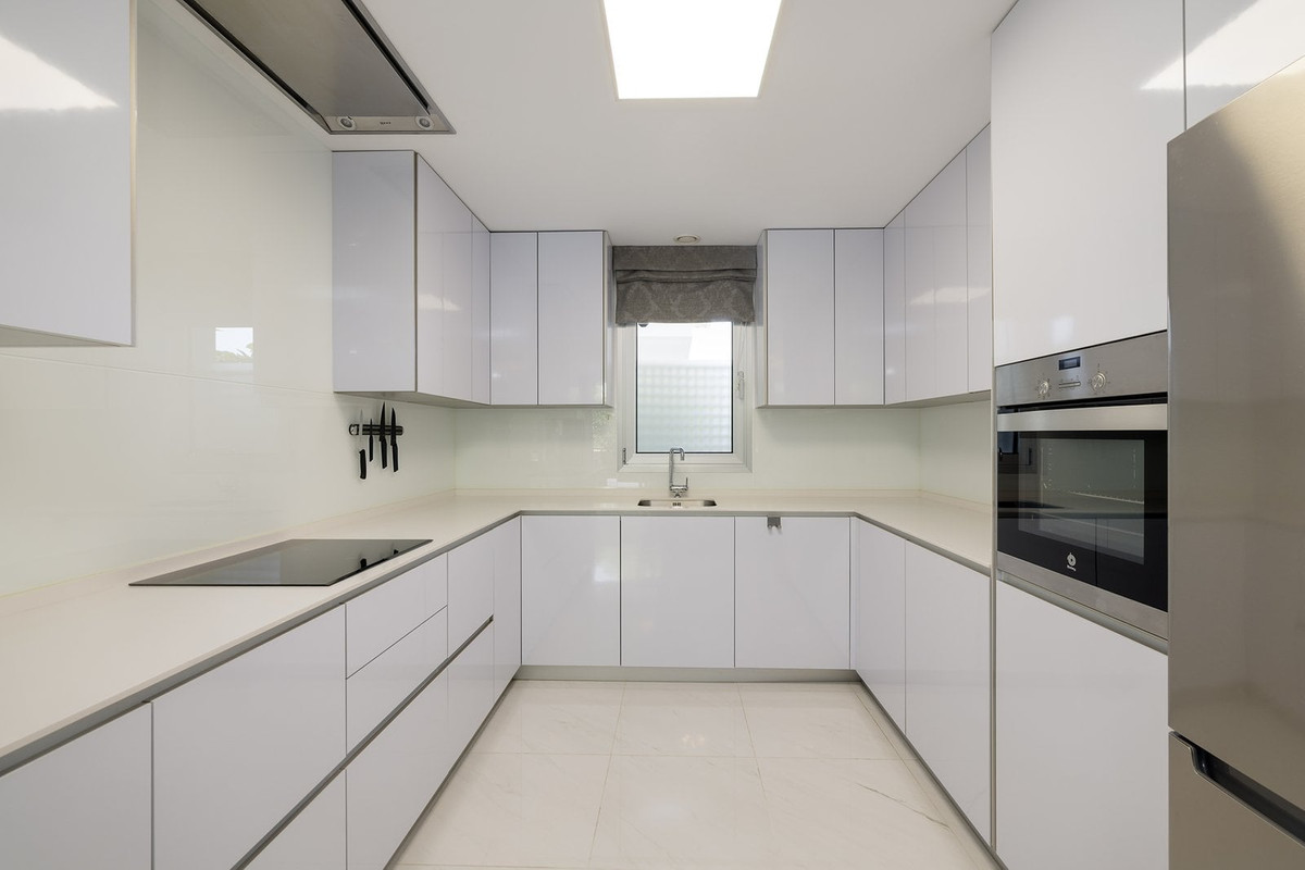 3 Bed Apartment for sale in Estepona Costa Del Sol, Málaga, Spain