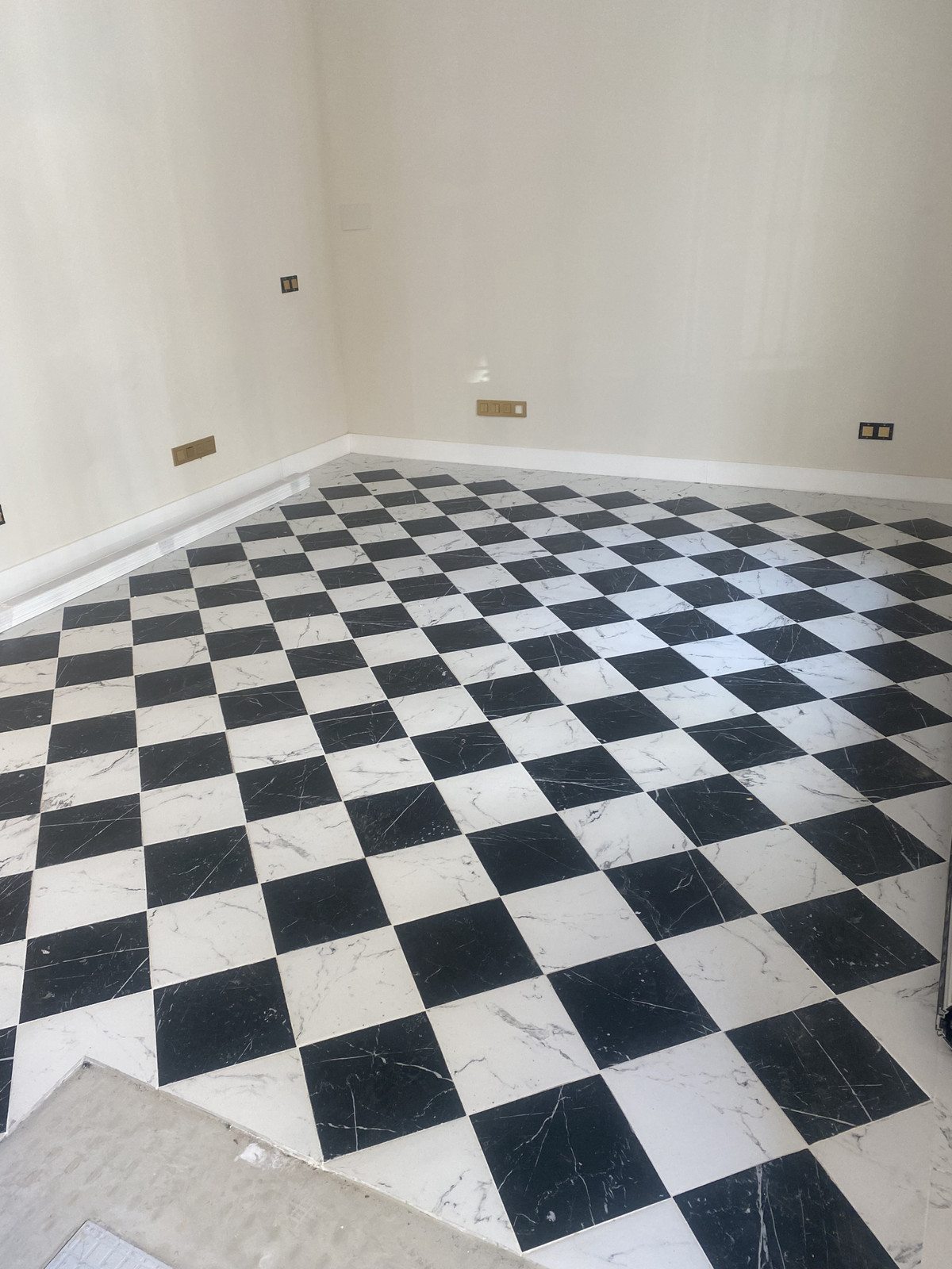9 Bed Commercial unit for sale in Estepona Costa Del Sol, Málaga, Spain