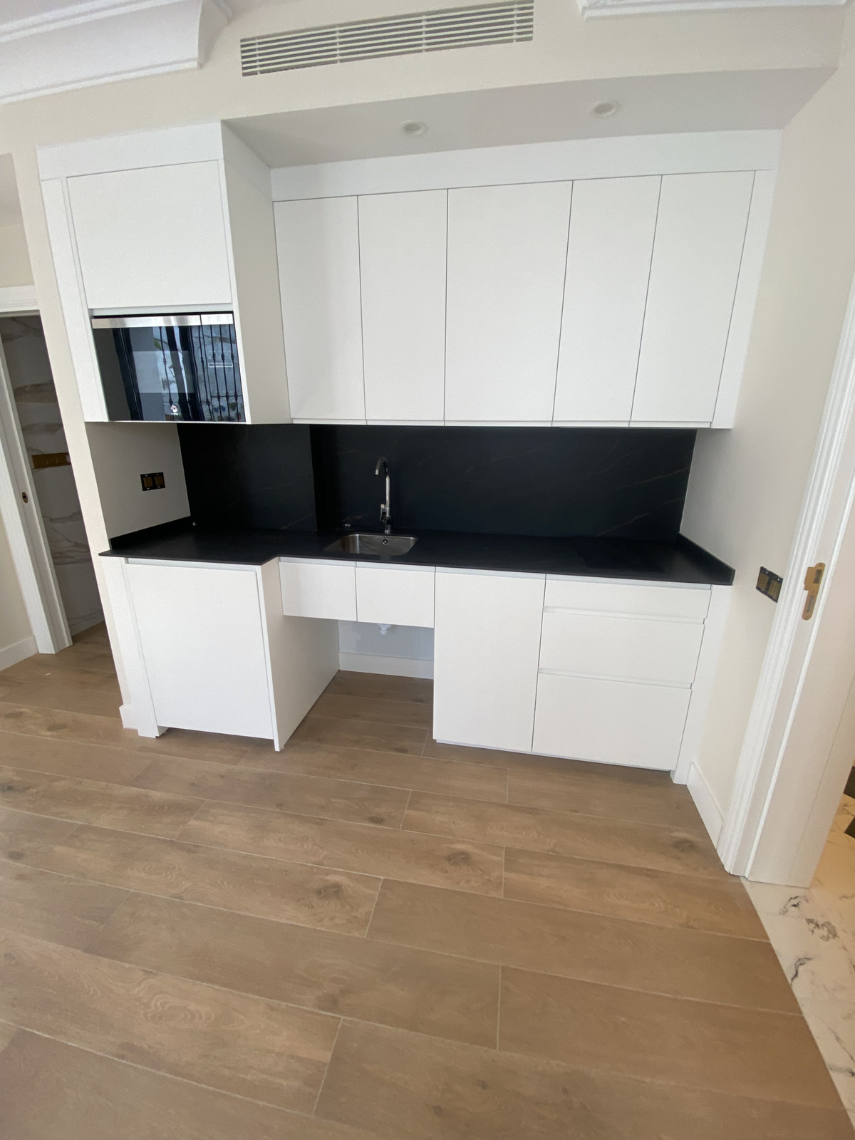 9 Bed Commercial unit for sale in Estepona Costa Del Sol, Málaga, Spain