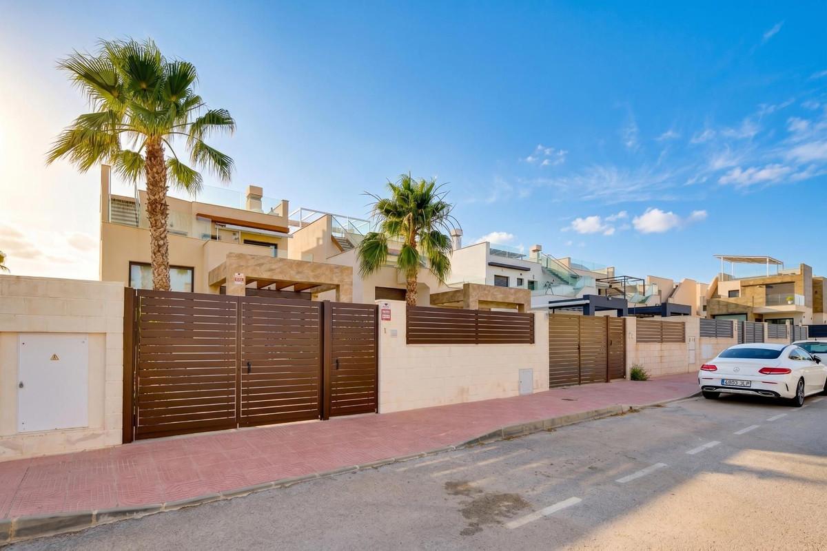 3 Bed Townhouse for sale in Rojales Costa Blanca, Alicante, Spain