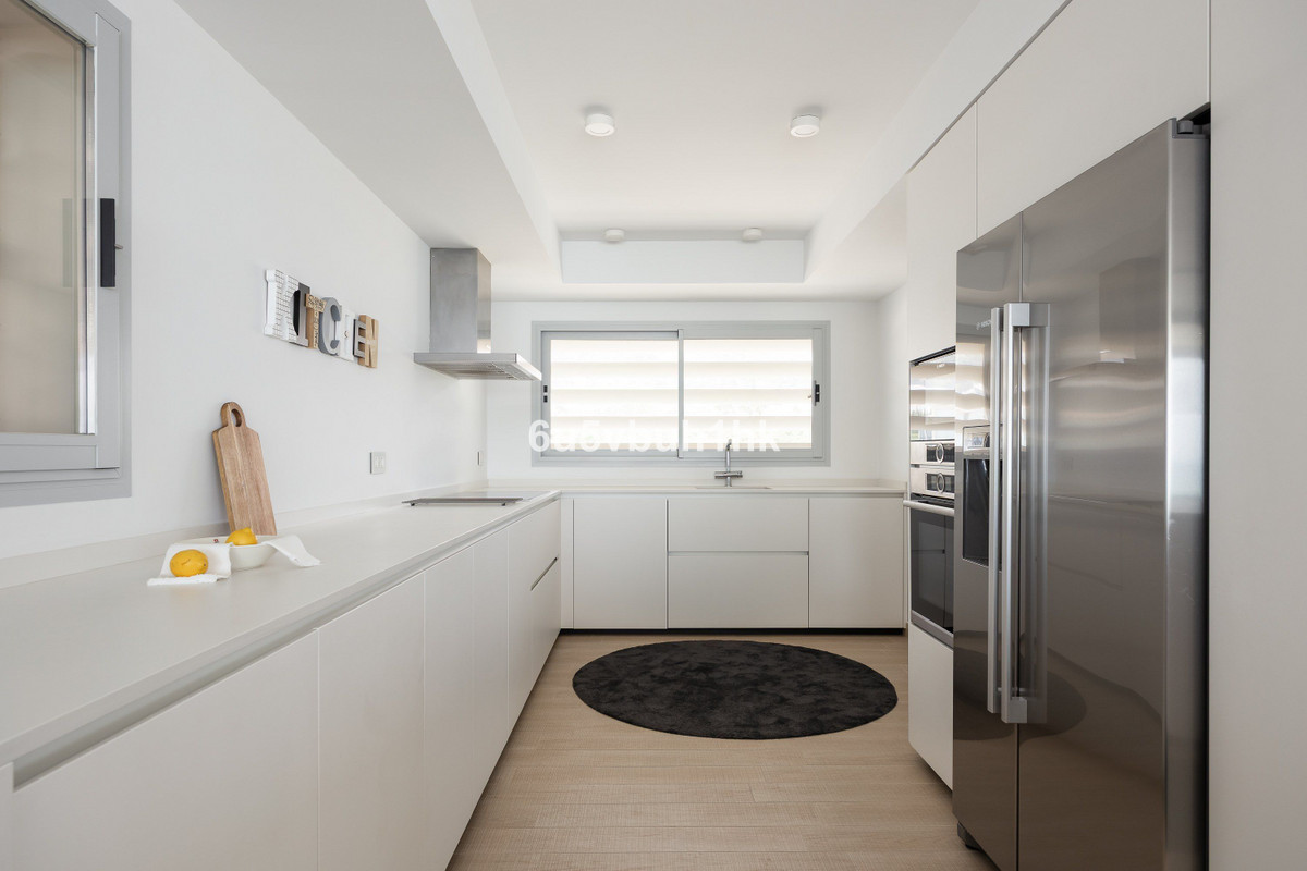 4 Bed Apartment for sale in Fuengirola Costa Del Sol, Málaga, Spain