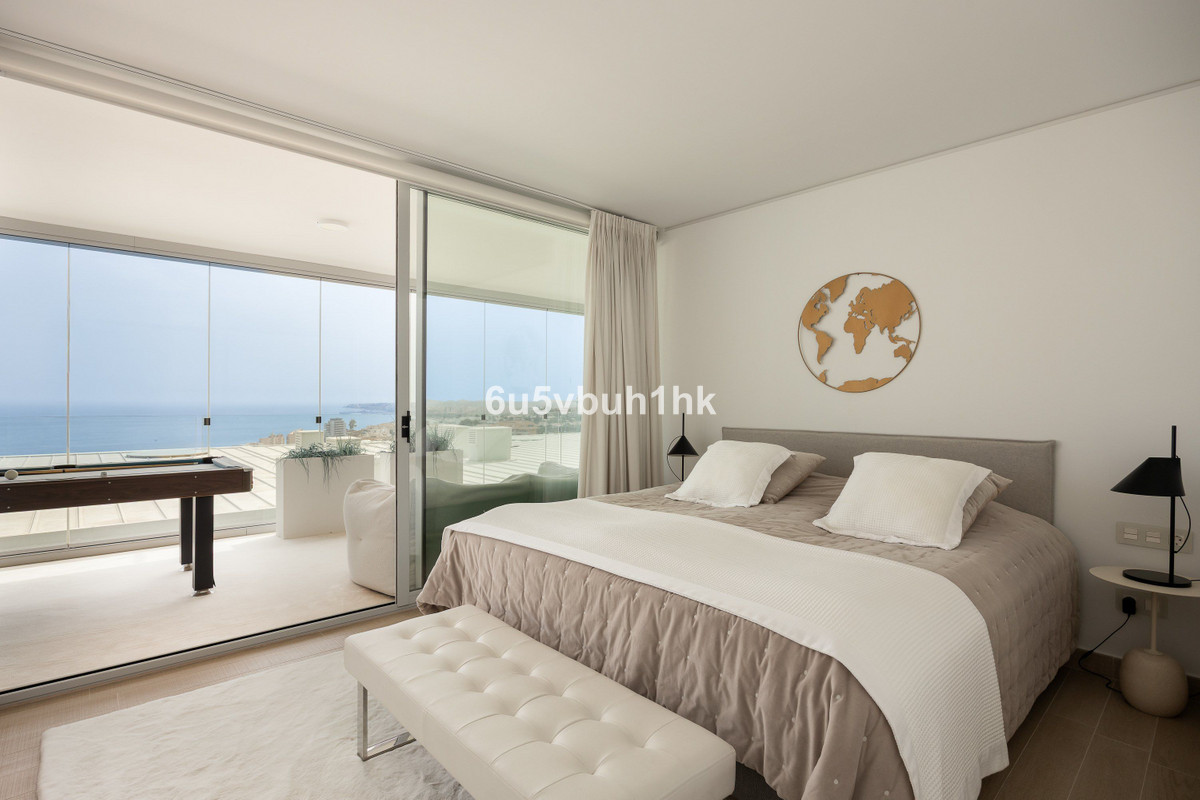 4 Bed Apartment for sale in Fuengirola Costa Del Sol, Málaga, Spain