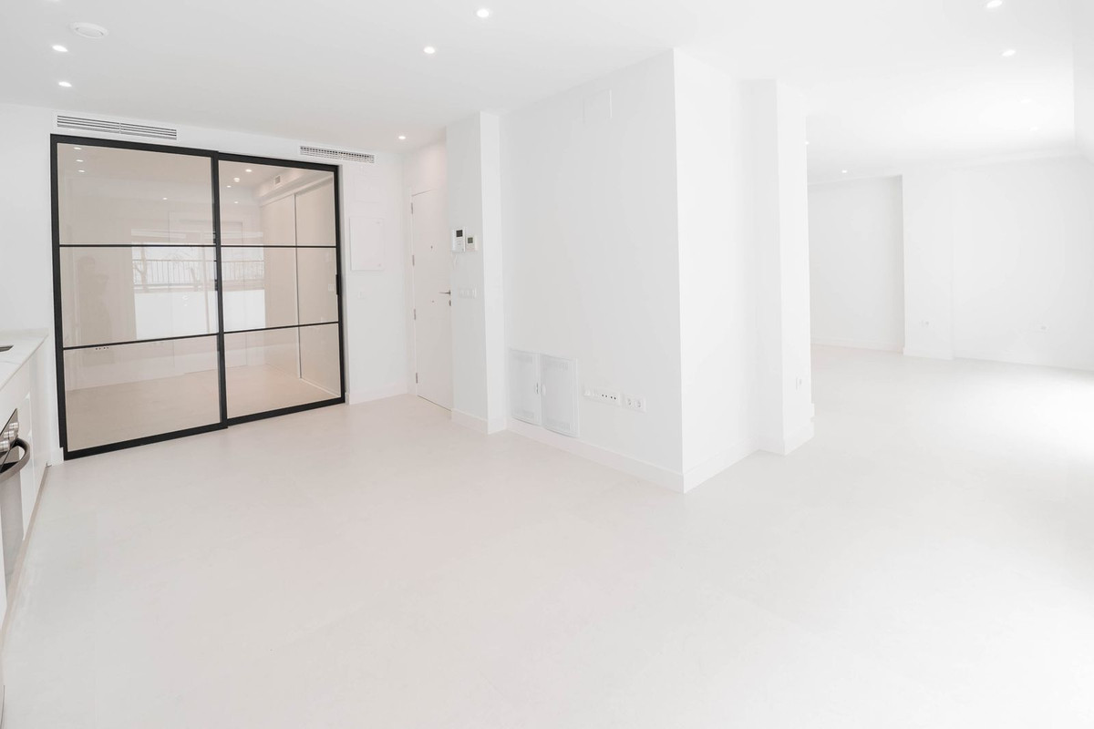 2 Bed Apartment for sale in Los Boliches Costa Del Sol, Málaga, Spain