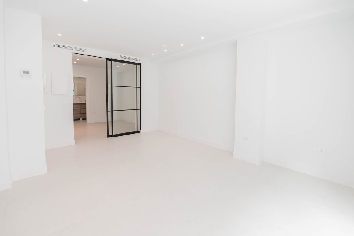 2 Bed Apartment for sale in Los Boliches Costa Del Sol, Málaga, Spain
