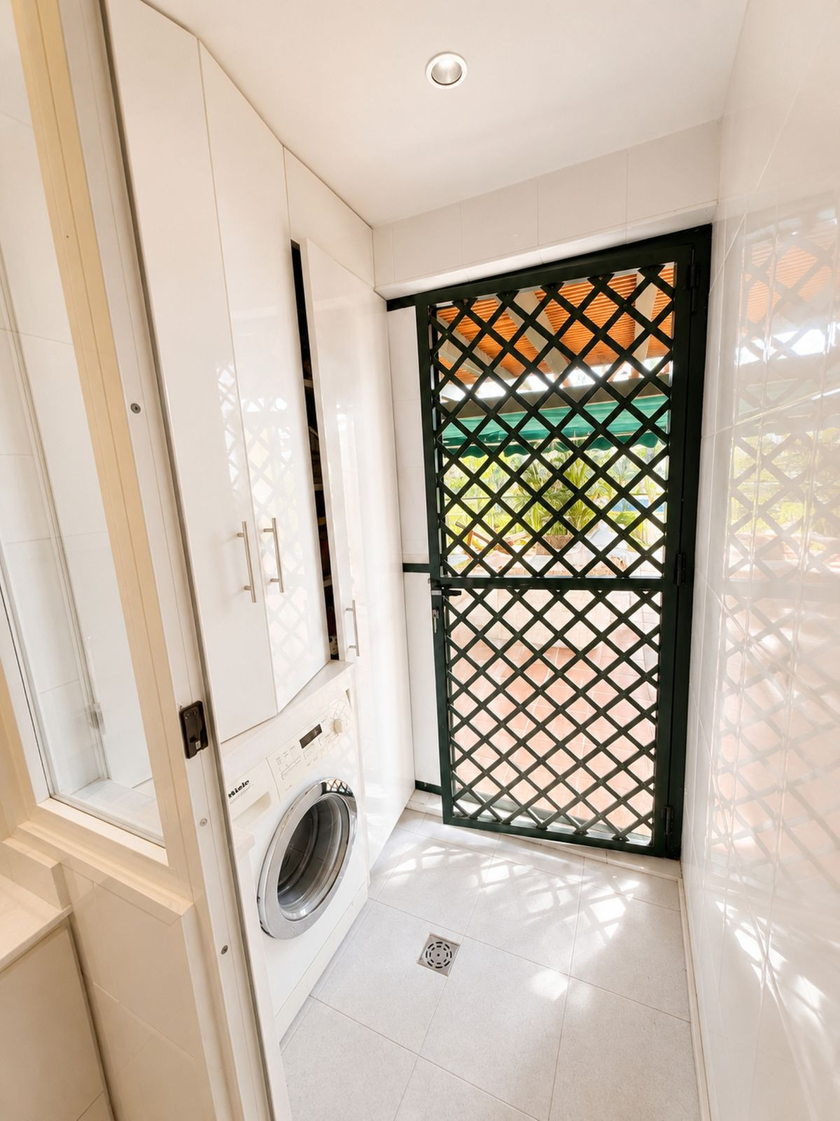 2 Bed Apartment for sale in Nueva Andalucía Costa Del Sol, Málaga, Spain