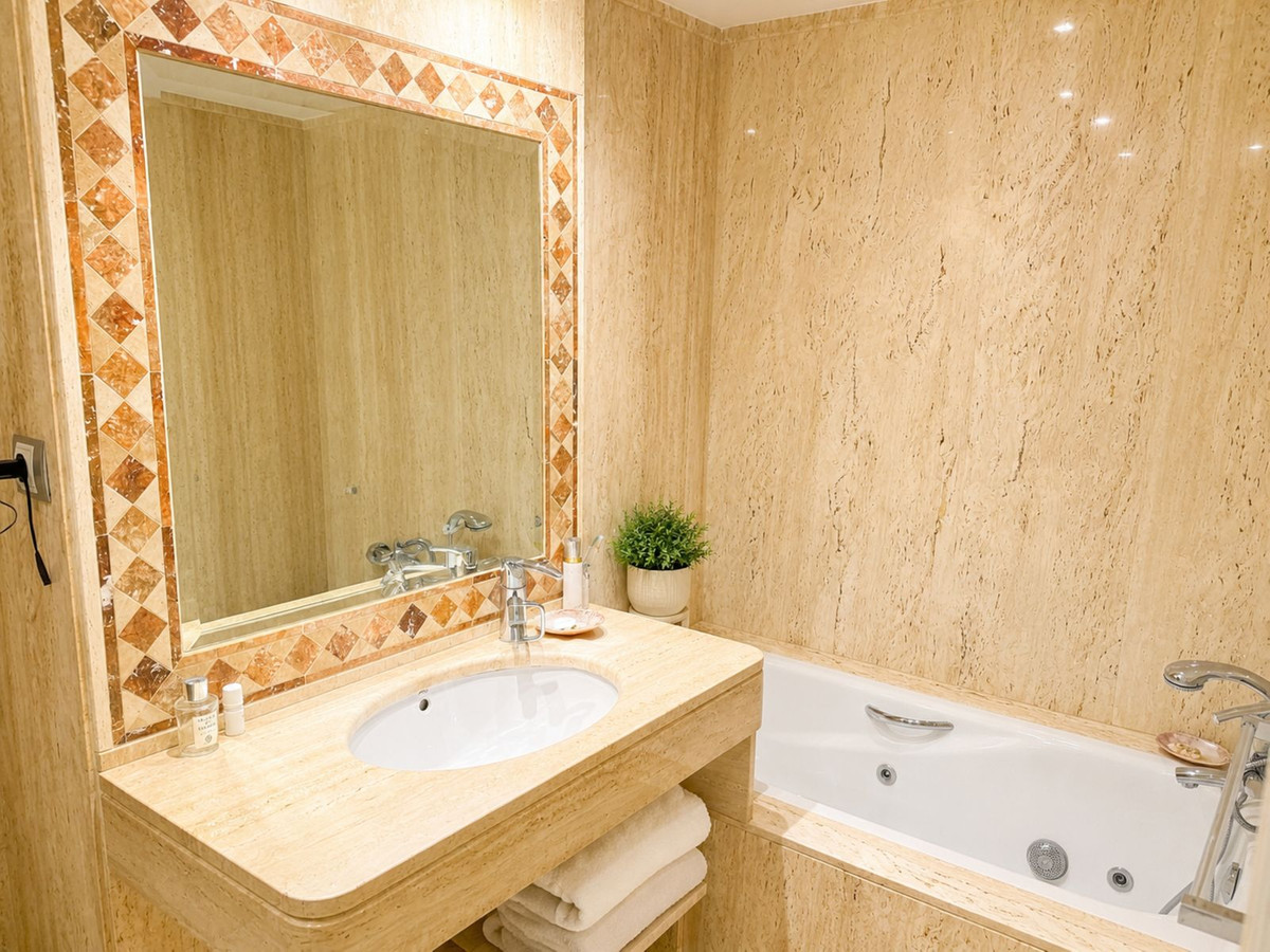 2 Bed Apartment for sale in Nueva Andalucía Costa Del Sol, Málaga, Spain