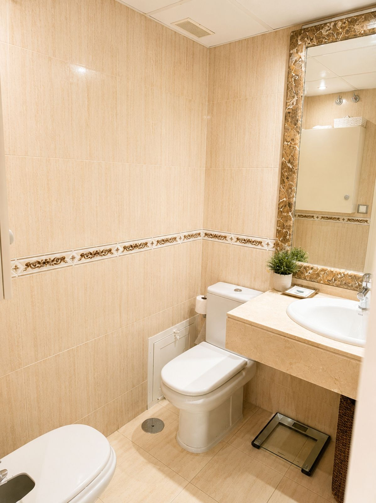2 Bed Apartment for sale in Nueva Andalucía Costa Del Sol, Málaga, Spain