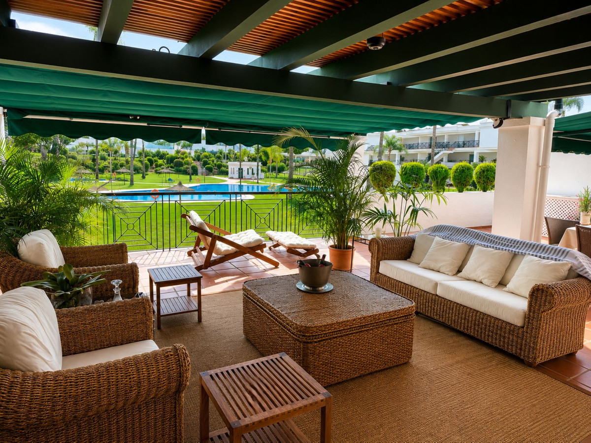 2 Bed Apartment for sale in Nueva Andalucía Costa Del Sol, Málaga, Spain