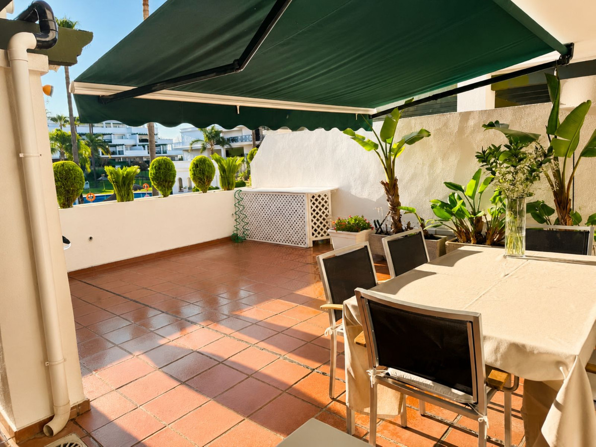 2 Bed Apartment for sale in Nueva Andalucía Costa Del Sol, Málaga, Spain