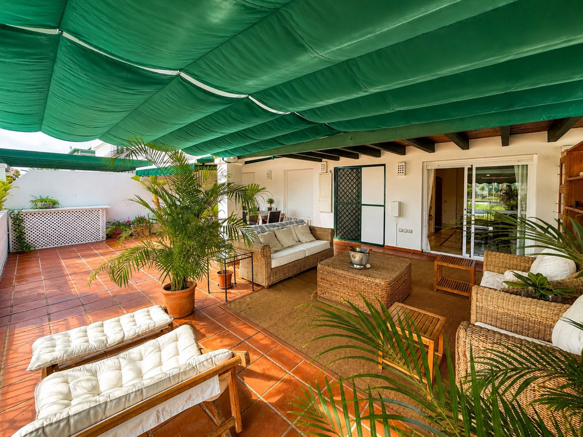 2 Bed Apartment for sale in Nueva Andalucía Costa Del Sol, Málaga, Spain