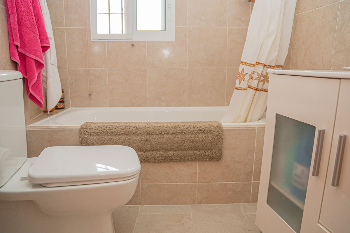 2 Bed Townhouse for sale in Alora Costa Del Sol, Málaga, Spain