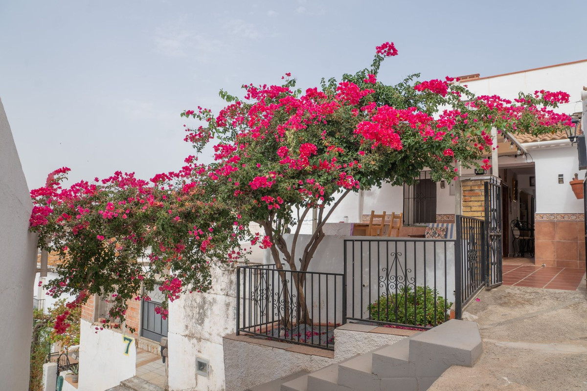 2 Bed Townhouse for sale in Alora Costa Del Sol, Málaga, Spain