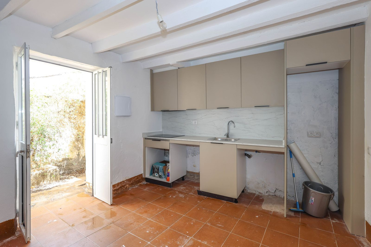 2 Bed Townhouse for sale in Tolox Costa Del Sol, Málaga, Spain