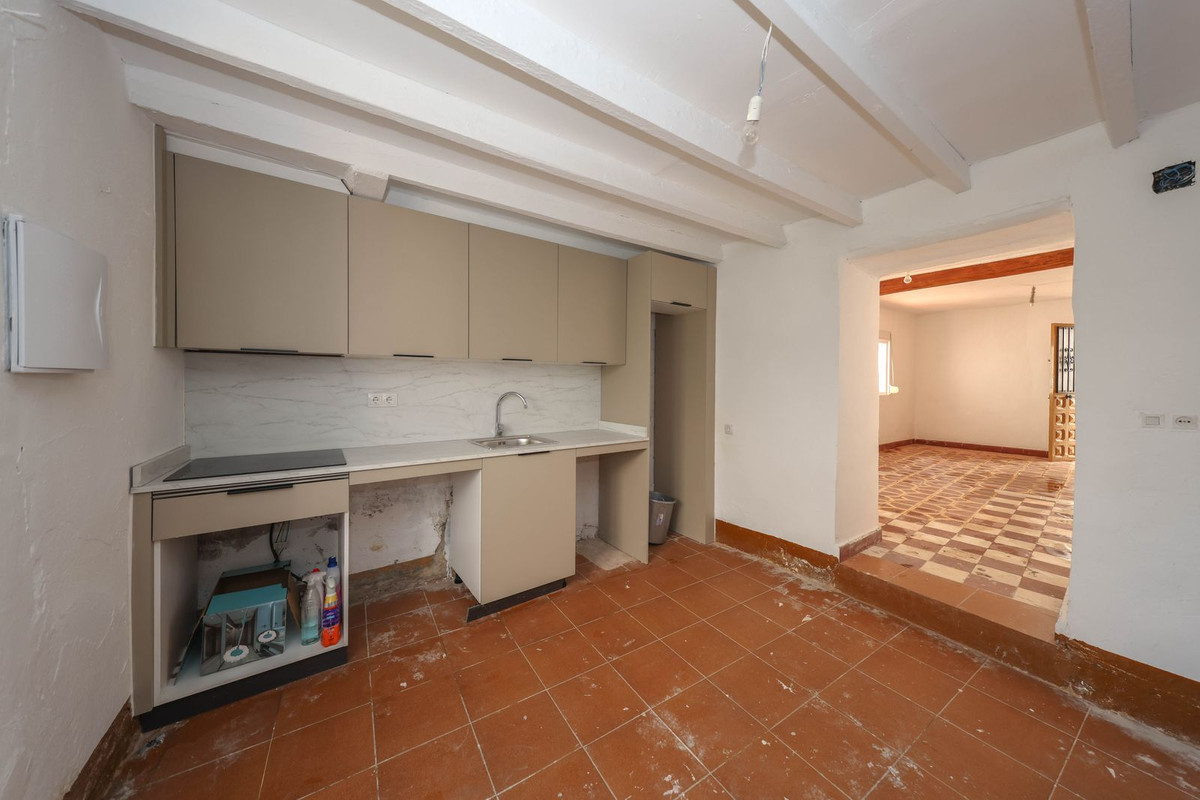 2 Bed Townhouse for sale in Tolox Costa Del Sol, Málaga, Spain