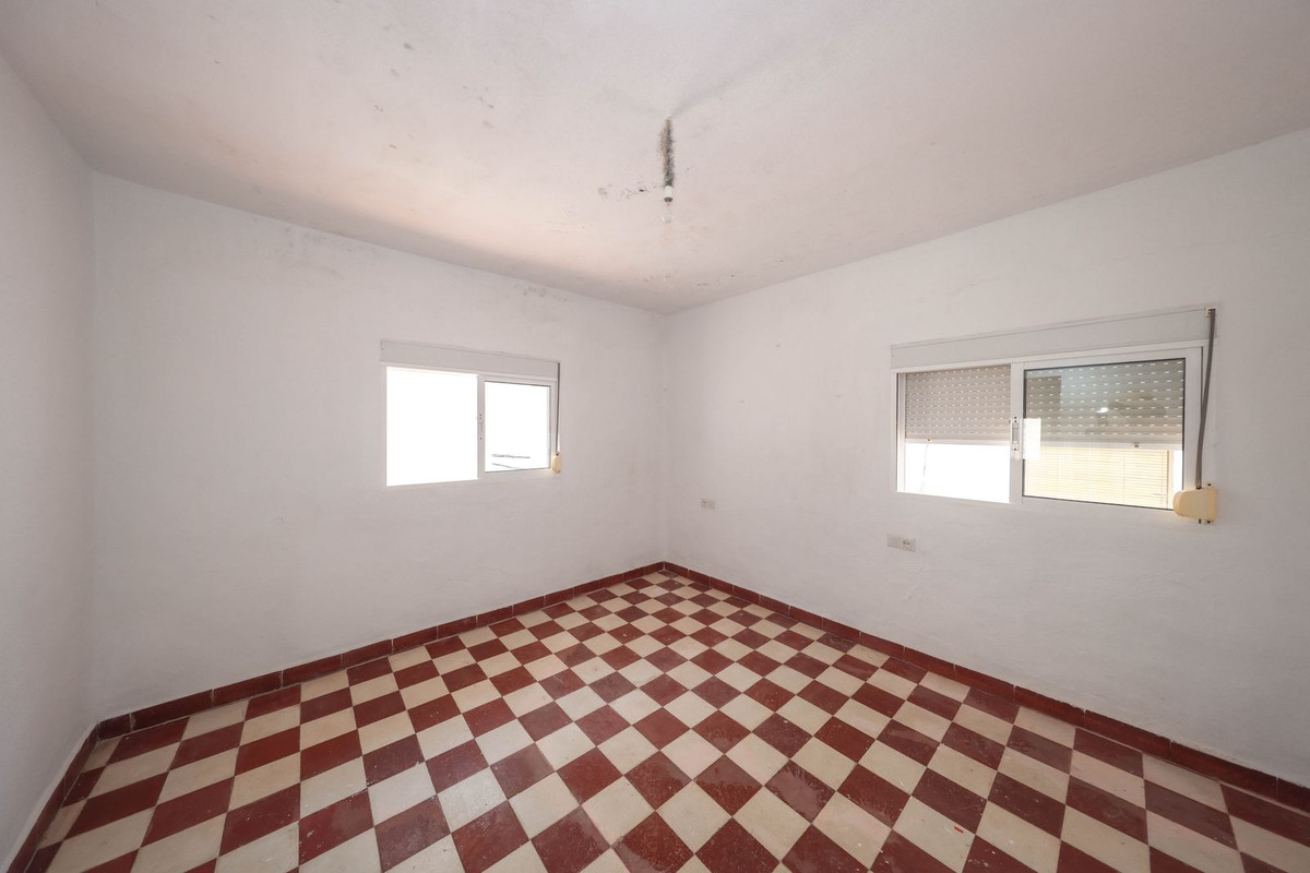 2 Bed Townhouse for sale in Tolox Costa Del Sol, Málaga, Spain