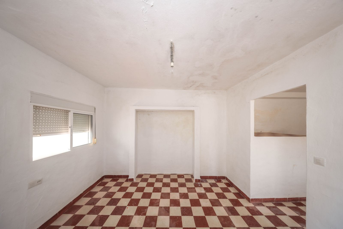2 Bed Townhouse for sale in Tolox Costa Del Sol, Málaga, Spain