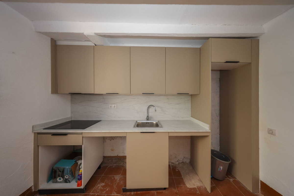 2 Bed Townhouse for sale in Tolox Costa Del Sol, Málaga, Spain