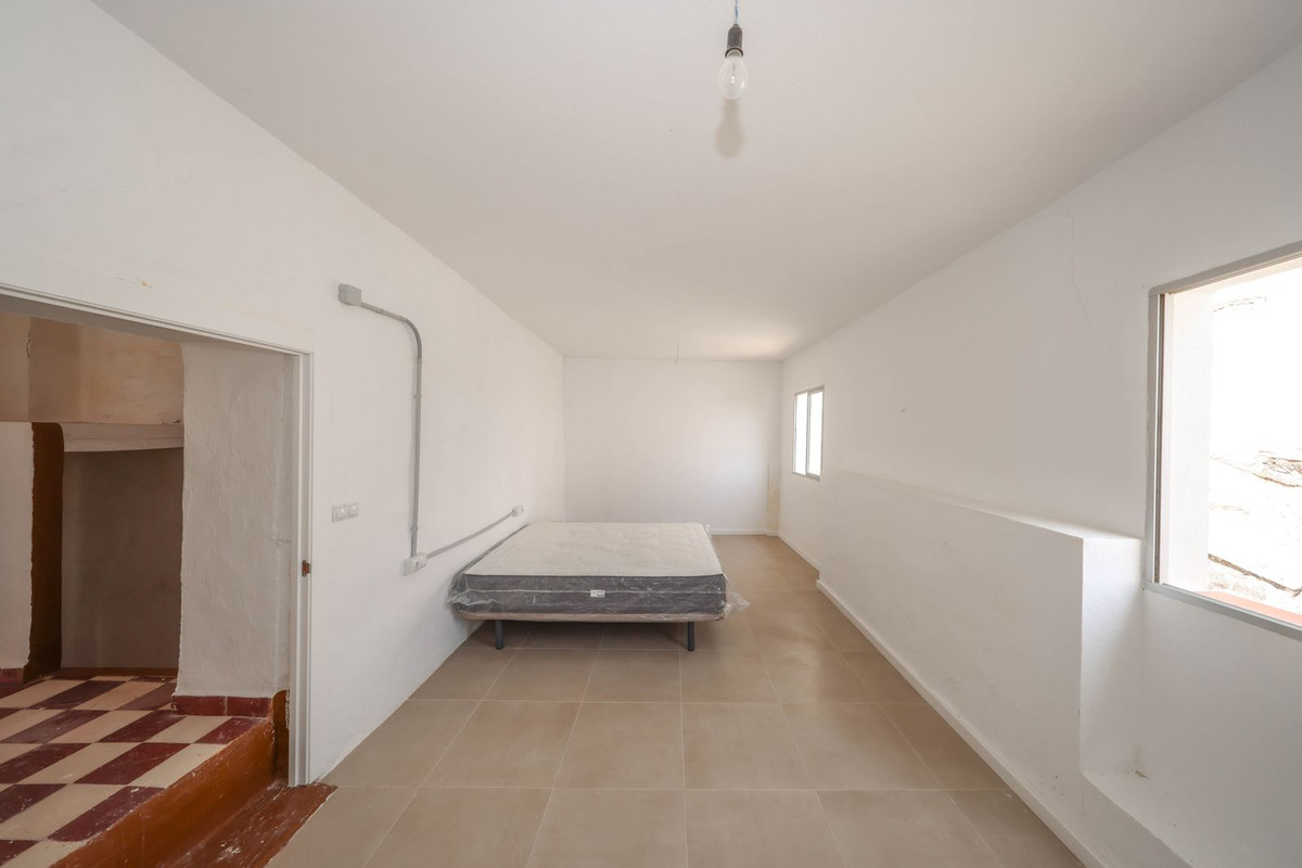 2 Bed Townhouse for sale in Tolox Costa Del Sol, Málaga, Spain