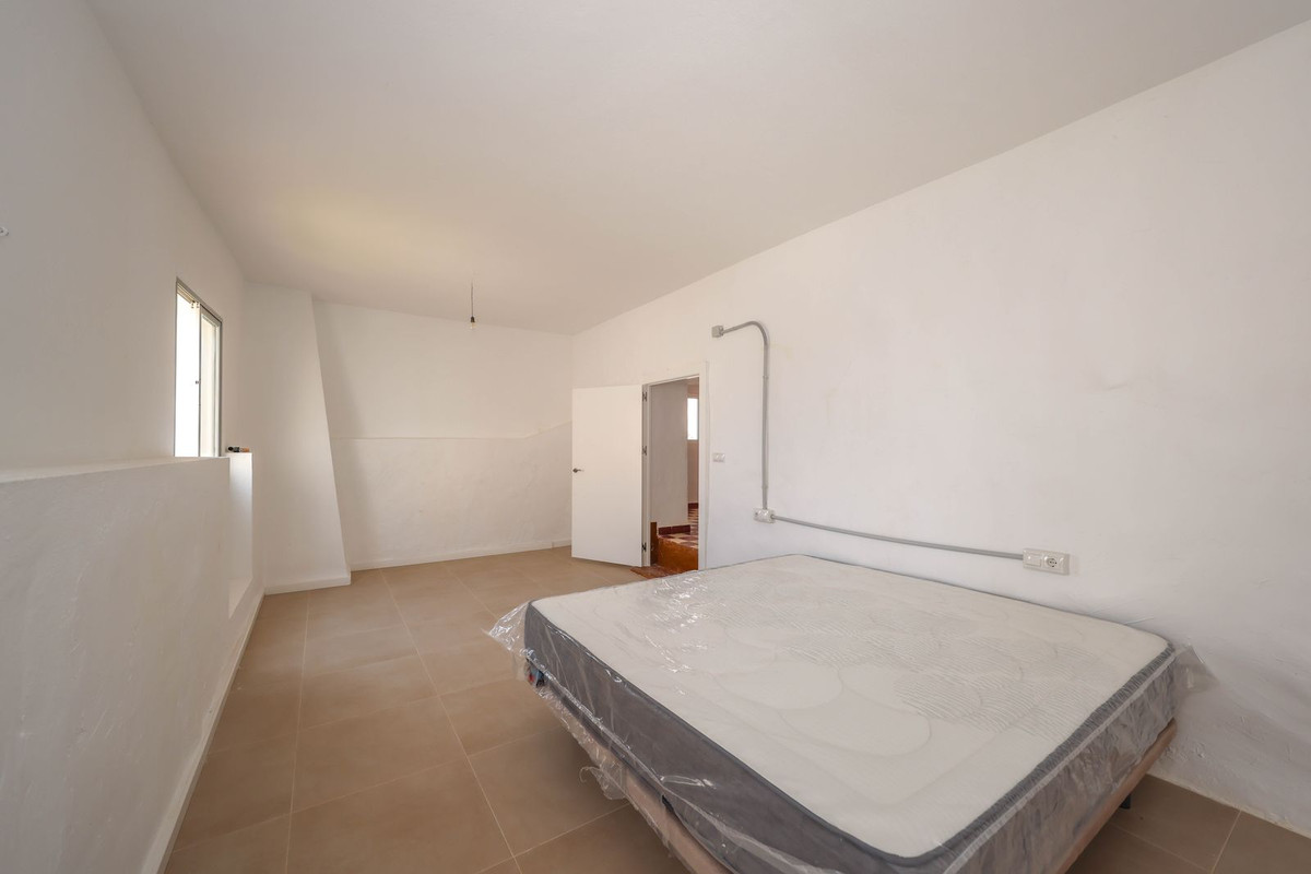 2 Bed Townhouse for sale in Tolox Costa Del Sol, Málaga, Spain