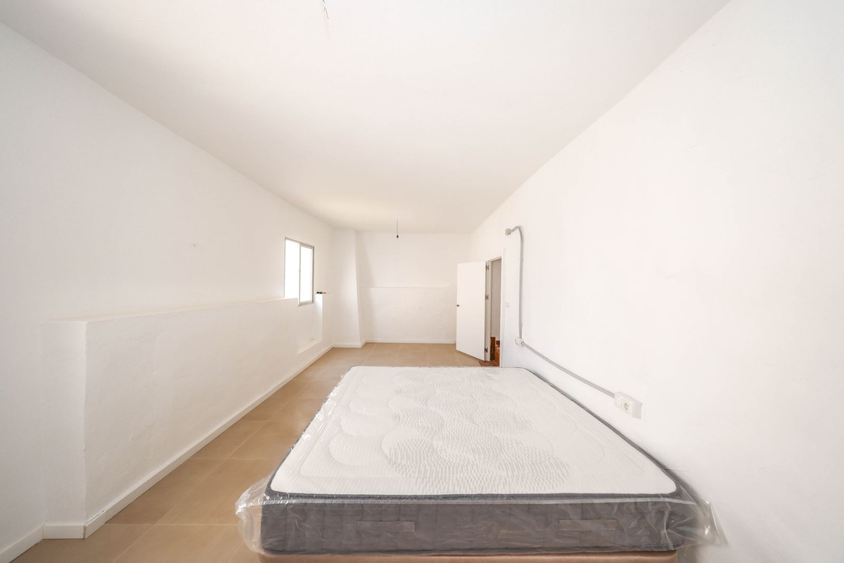 2 Bed Townhouse for sale in Tolox Costa Del Sol, Málaga, Spain