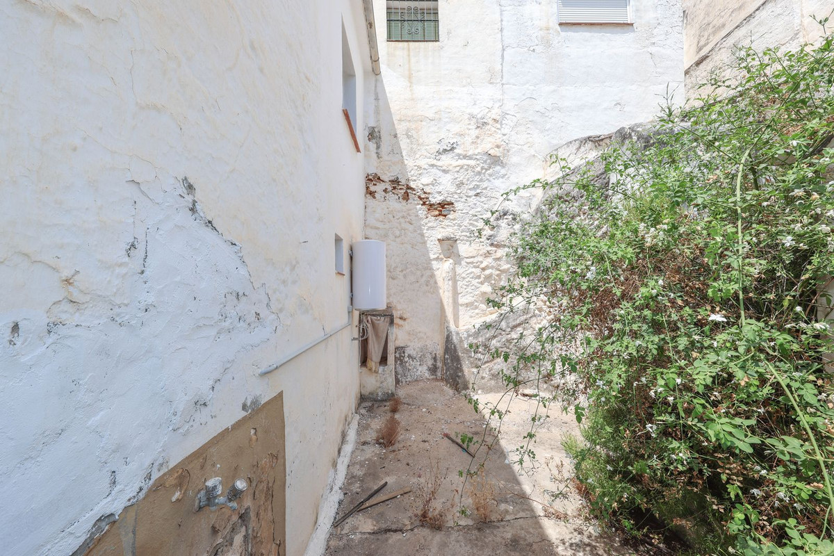 2 Bed Townhouse for sale in Tolox Costa Del Sol, Málaga, Spain
