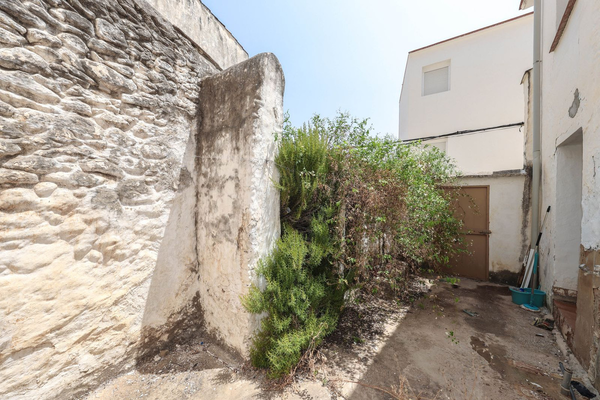 2 Bed Townhouse for sale in Tolox Costa Del Sol, Málaga, Spain