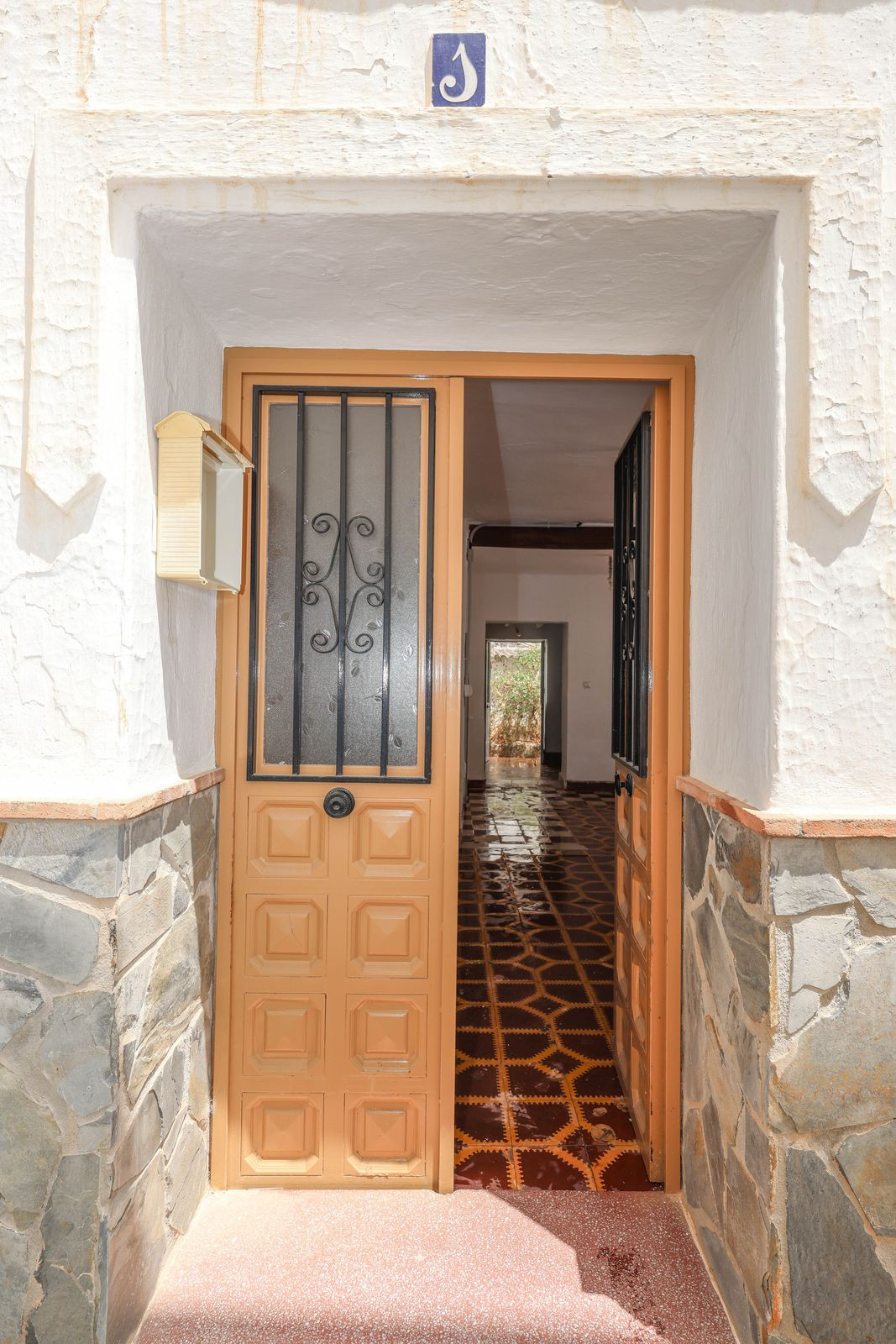 2 Bed Townhouse for sale in Tolox Costa Del Sol, Málaga, Spain