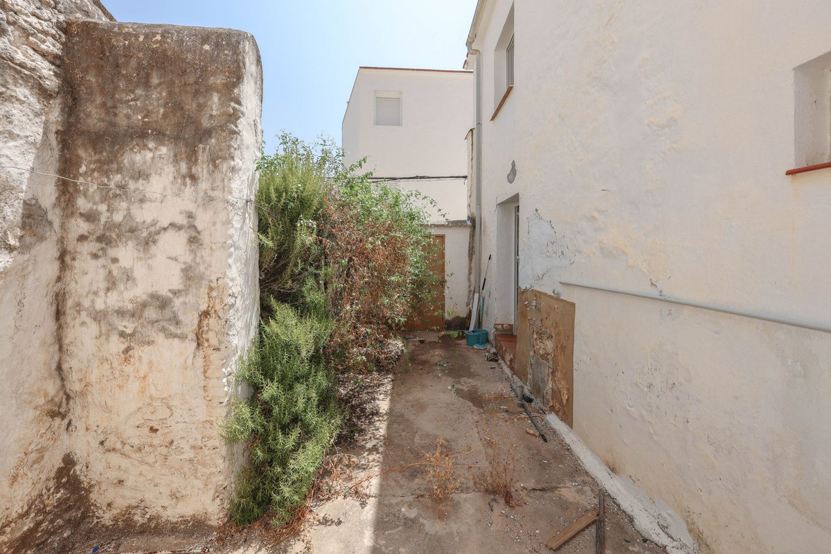 2 Bed Townhouse for sale in Tolox Costa Del Sol, Málaga, Spain