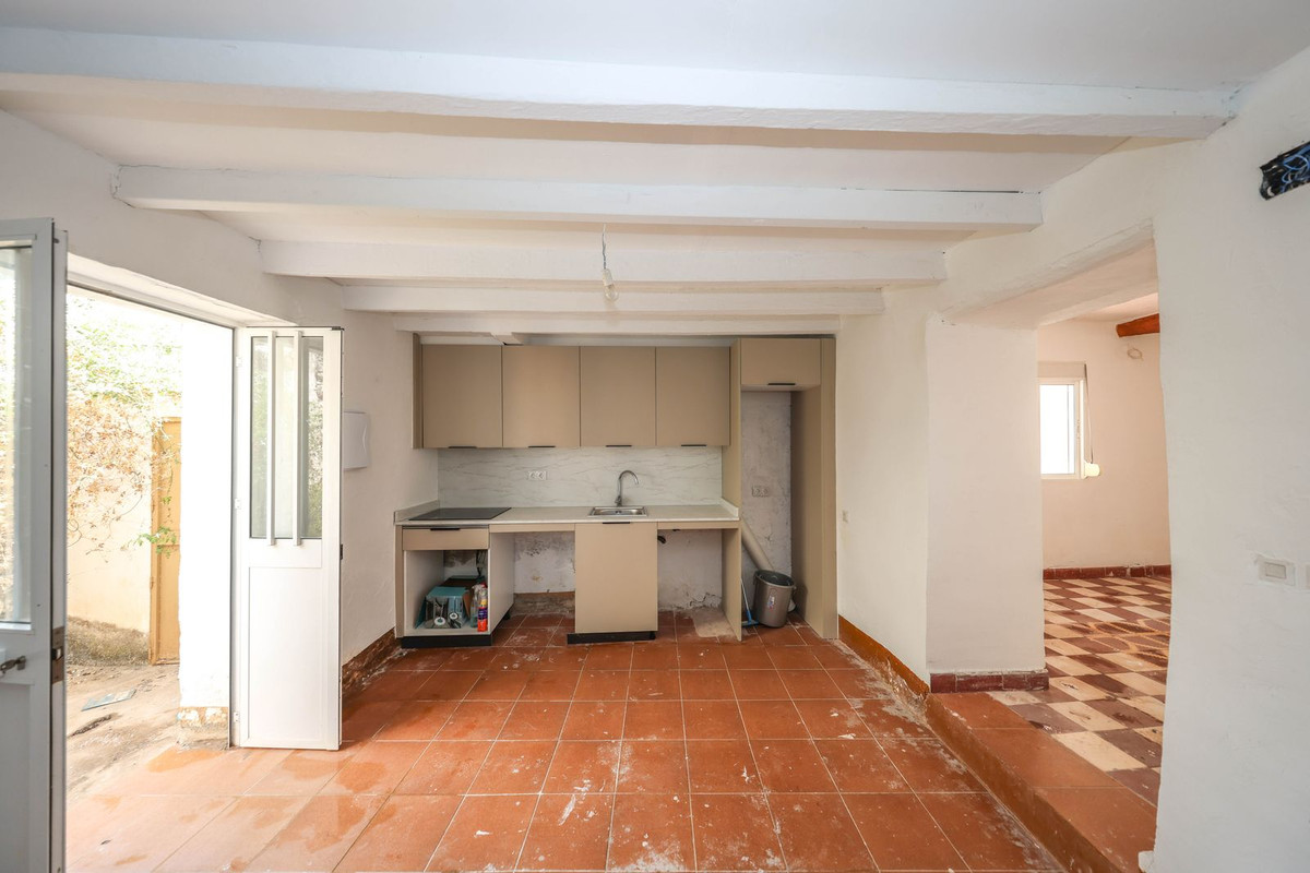 2 Bed Townhouse for sale in Tolox Costa Del Sol, Málaga, Spain